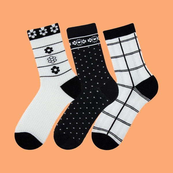 3 Pairs Flower Patterned Women Crew Socks Asorty ( 36 - 40 ) - White / Black