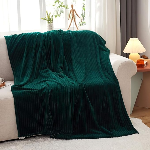 Soft Comfortable Single Throw Blanket 150 x 200 cm - Emerald Green