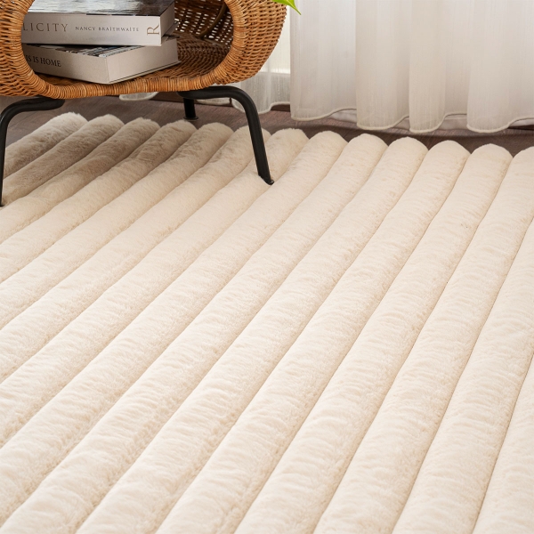 Para Sala Vertical Stripes Faux Rabbit Fur Carpet 160 x 230 cm Rectangular Zymta Winter Carpet - Light Beige