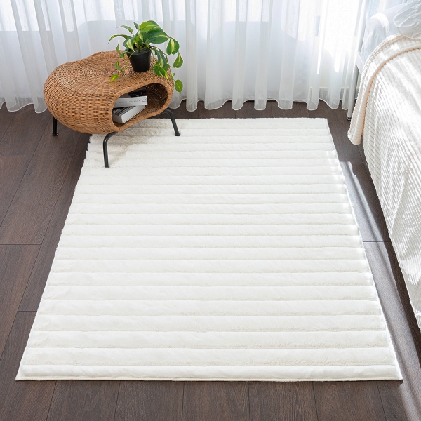 Para Sala Horizontal Stripes Faux Rabbit Fur Carpet 120 x 160 cm Rectangular Zymta Winter Carpet - White