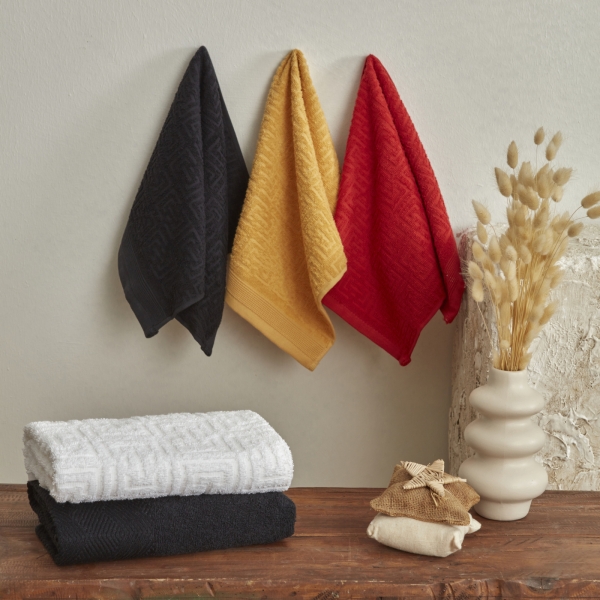 5 Pieces Playful Cotton Towel Set - Black / Red / White / Mustard