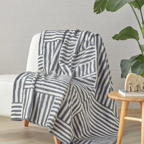 New Line Acrylic TV Blanket 130x170 cm Black-Cream